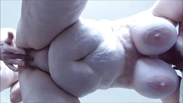 دختر سوپر ۱۴ساله تاکسی جعلی برای آخرین بار در لباس زیر زنانه اروتیک خروس می گیرد