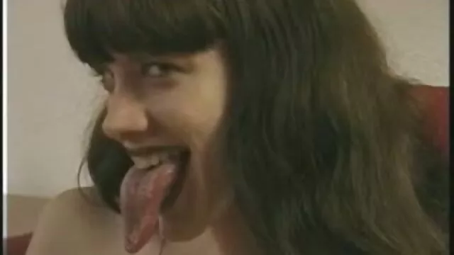 دختر سیاه و سفید آلوده به Fe footjob سکیس سوپر و تقدیر می دهد