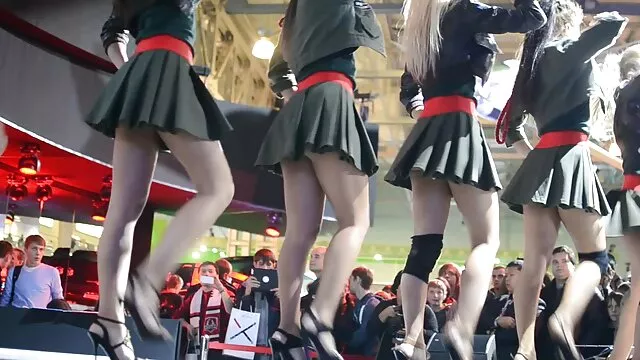 کارمن کرافت زیبایی اغواگر در چکمه های خود فیلم های سوپر سیکس سوار می شود