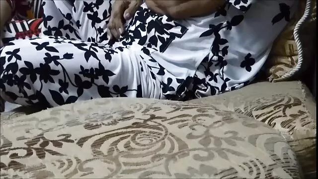 السا جین کوچک و معصوم به نظر می رسد ، اما یک خروس را دانلود فیلم سوپر دوجنسه دوست دارد