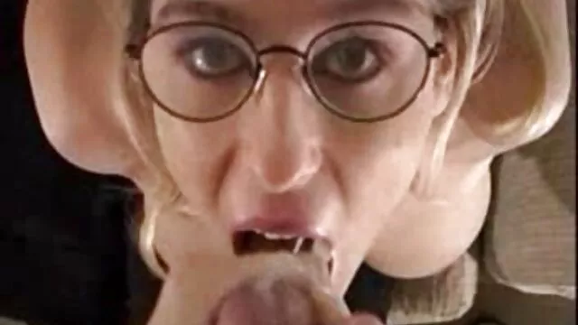 دختر فیلم سوپر الکسیس از کون جوانی با جوانان طبیعی بزرگ در حال خوردن نوجوان موی سرخ پوست لاغر است