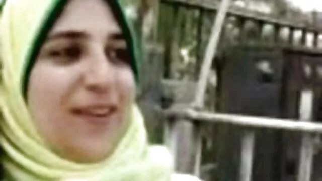 آساکورا یک دختر مدرسه سوپر سکسی انسان ای است