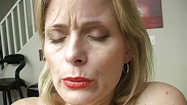 جوراب سکسی و سوپر های آماتور چینی milf