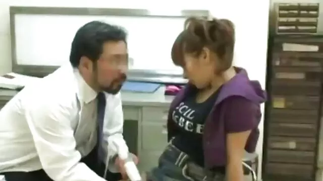 روسپی های نوجوان دانلود فیلم سوپر توپ شلخته را روی مبل سفارش می دهند