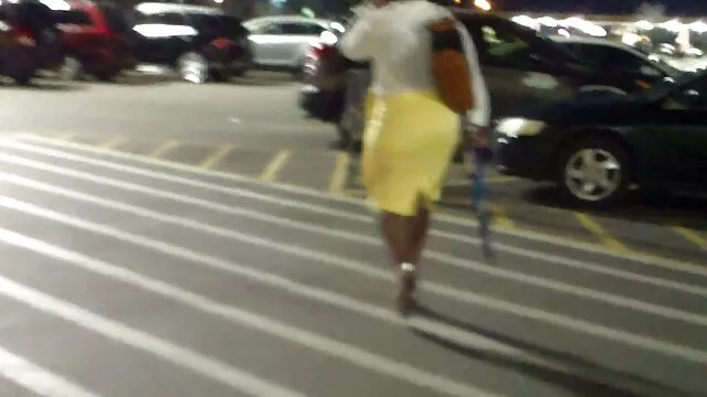 نوجوان جیلیان جوراب ساق بلند نوجوان خود را پر فیلم سکسو سوپر می کند